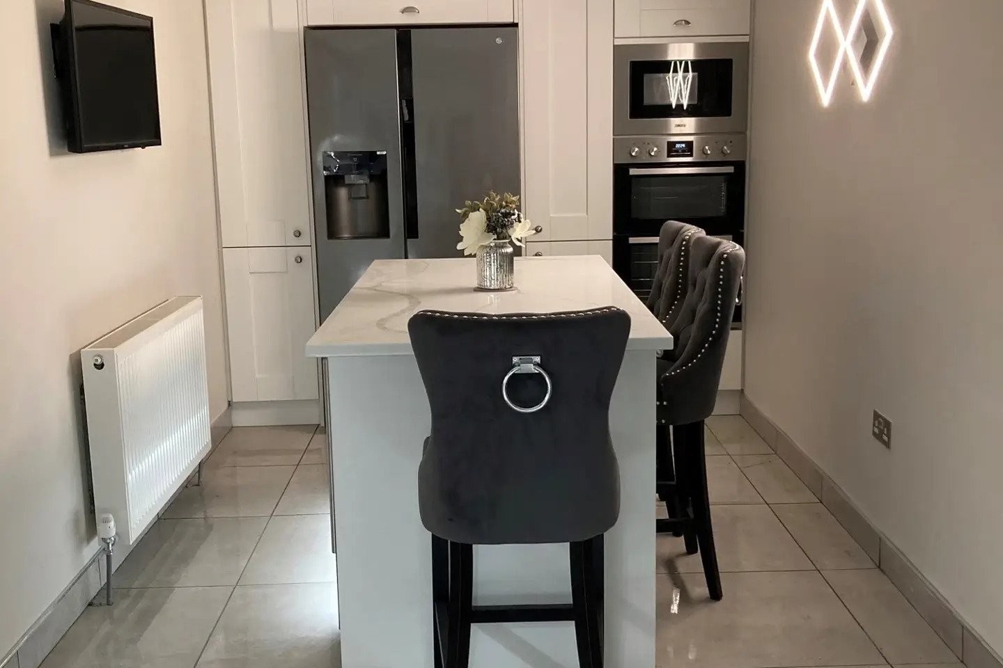 Fitted kitchen with chair 2
