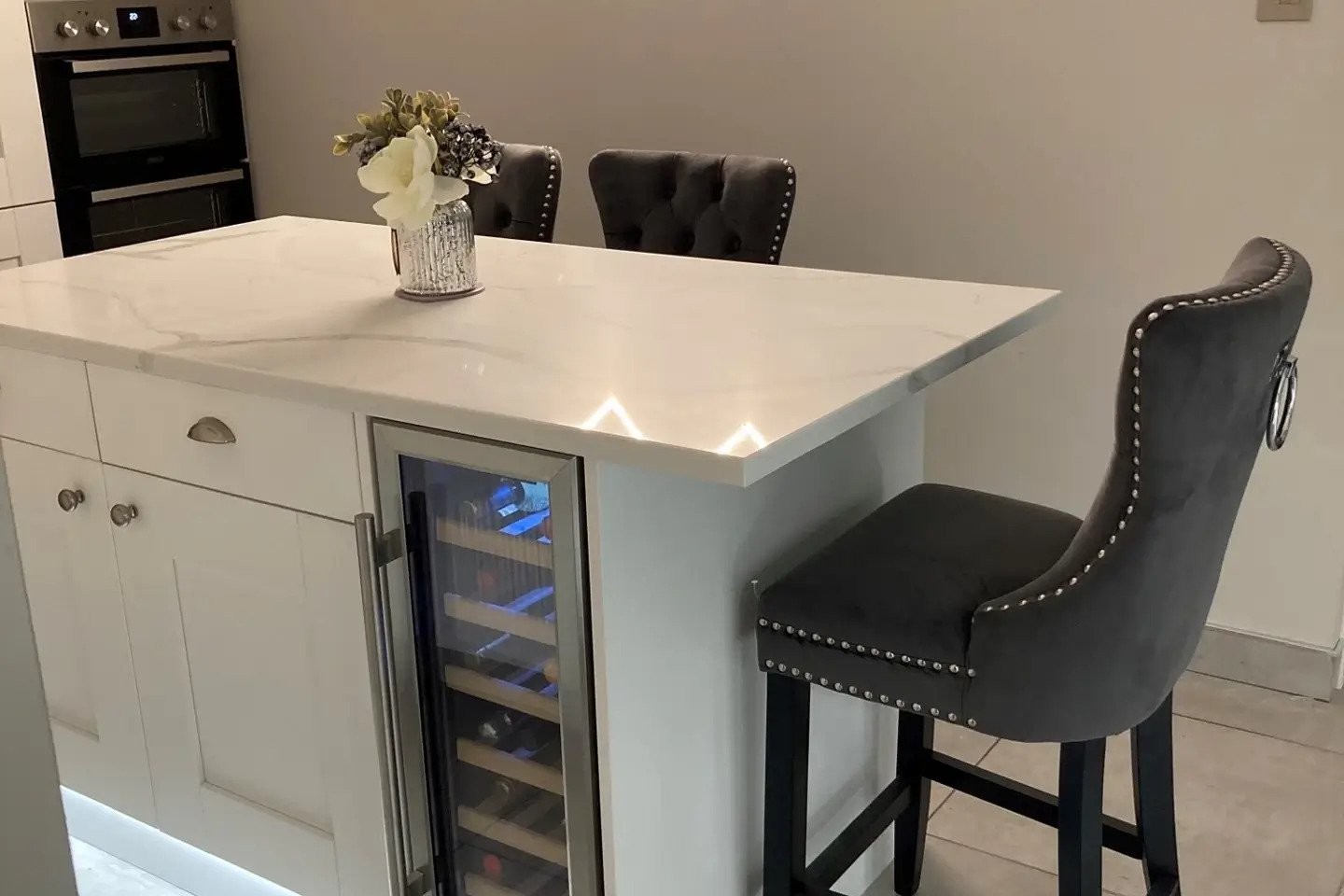 Fitted kitchen with chair