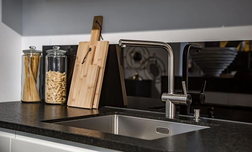 Color and Texture in Minimalist Kitchens