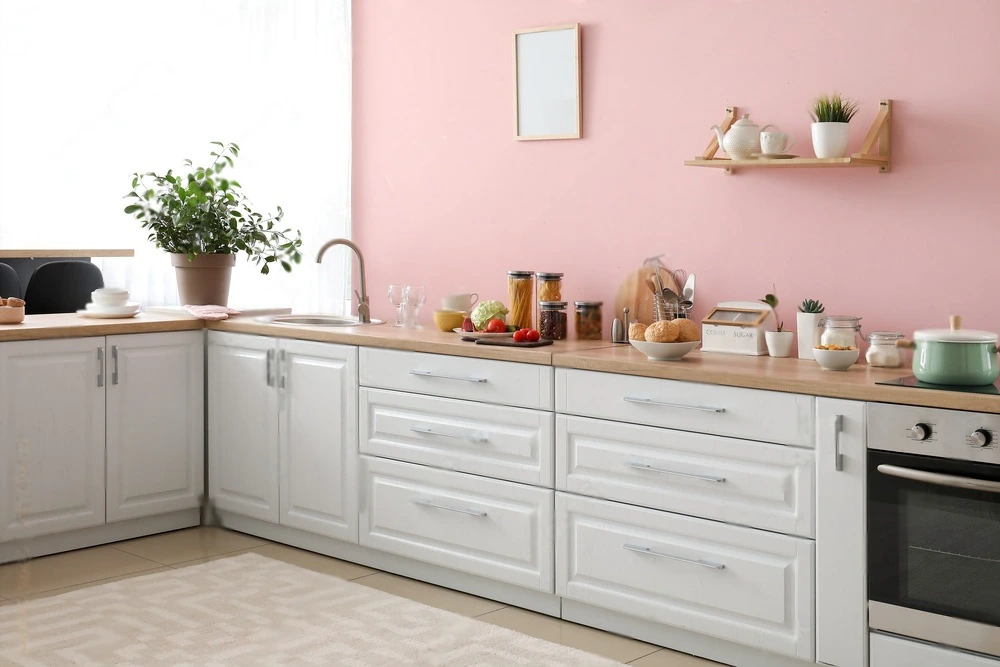 Accessorizing and Accentuating with Minimalist Colors